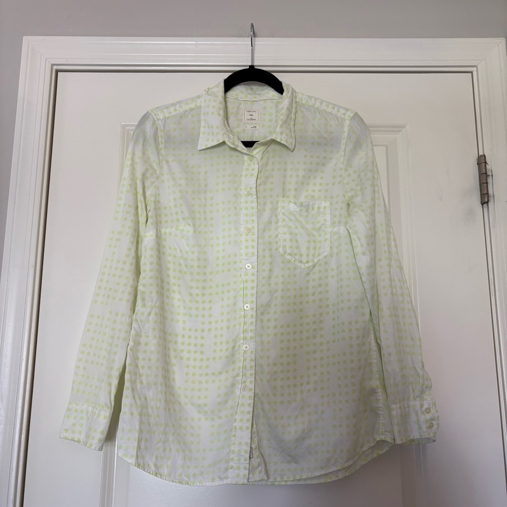 GAP Women’s White and Green “Fitted Boyfriend” Button Down Shirt